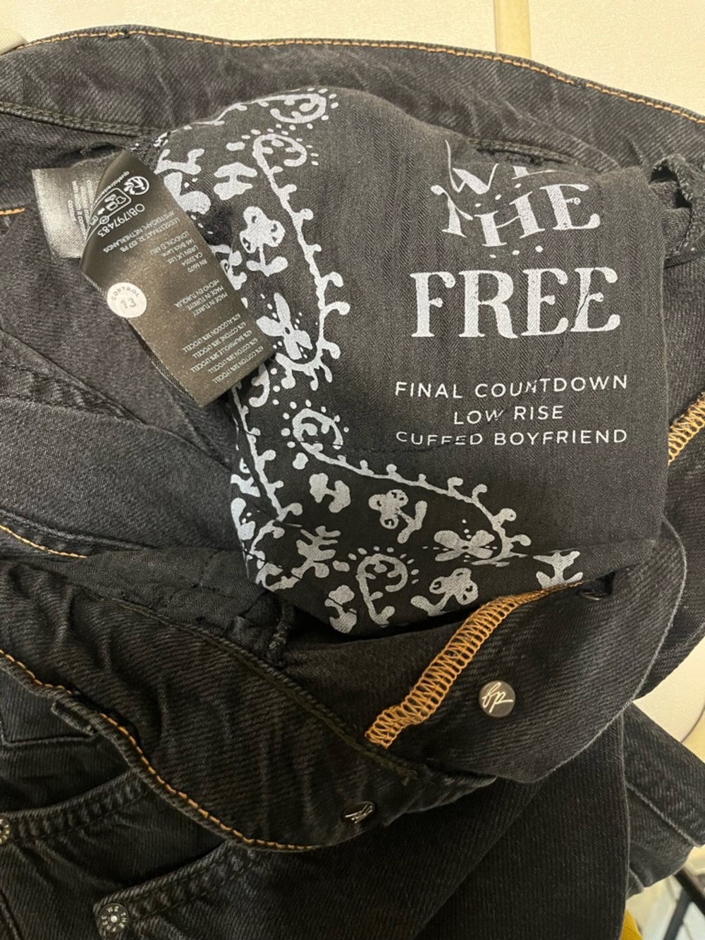 We wThe Free Black Wide-Leg Belted Jeans - Picture 11 of 12